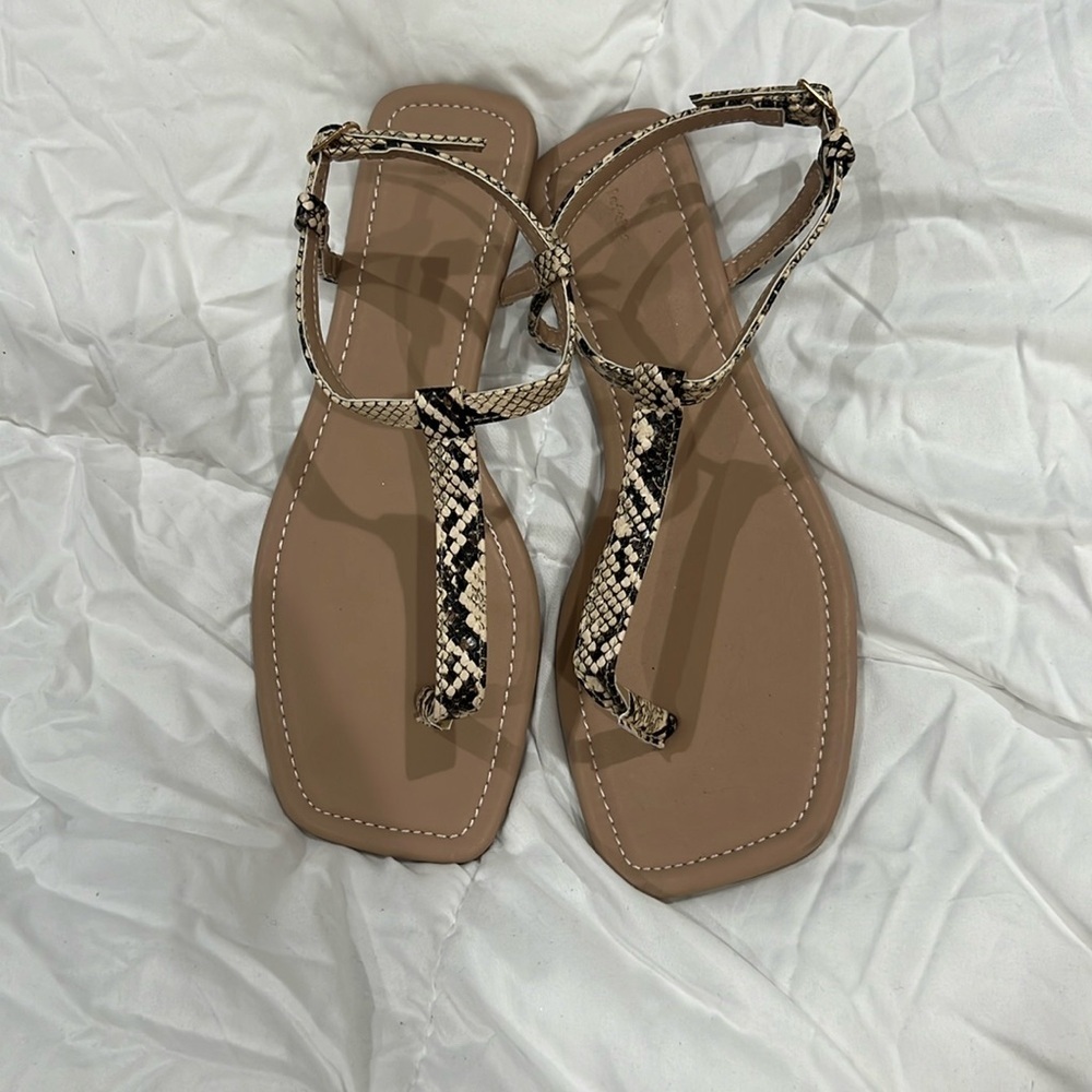 NWOT Lefties snakeskin strap and buckle sandals